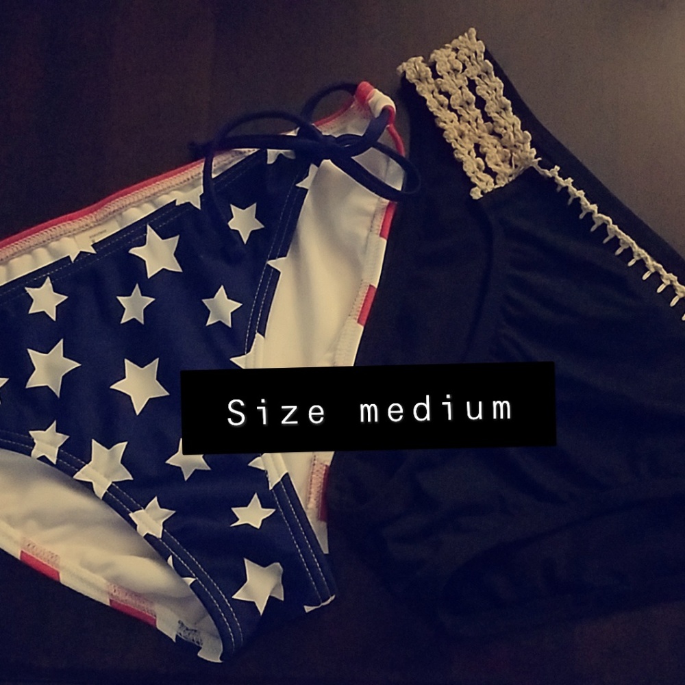 2 bikini bottoms - size medium